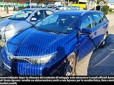 Toyota auris touring sports hybrid business -