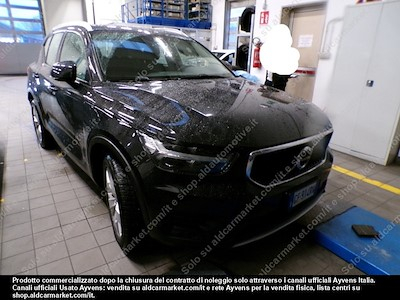 Volvo xc40 B4 awd automatico momentum -