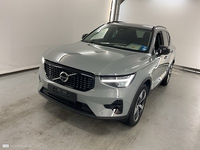 Volvo XC40 2.0 B3 MHEV ULTIMATE DARK DESIGN DCT