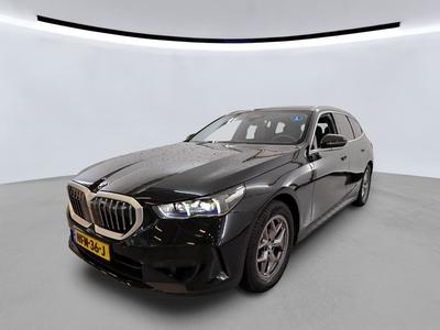 BMW 5-SERIE TOURING 1.9 520I 191PK AUTOMAAT TRAVEL COMFORT LEER DRIVE ASSISTANT PLUS, 2025