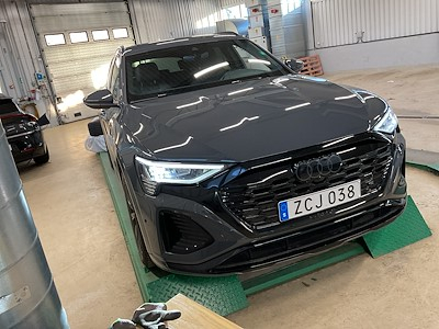 Audi Q8 e-tron 55 e-tron quattro 408hk S-Line Drag Svart Optik Cockpit plus