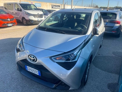 Toyota AYGO CONNECT 1.0 VVT-i x-business, 2020