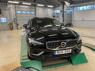 Volvo V60 Recharge T6 350hk AWD Core Edition Drag Lader