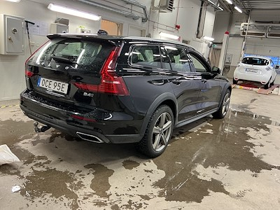Volvo V60 cross country Cross Country B4 AWD 197hk Momentum Drag Teknik