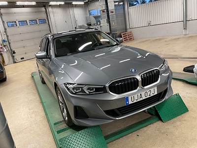 BMW 3-SERIE 330e xDrive Touring Comfort Travel Drag HiFi