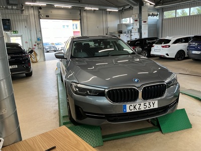 BMW Series 5 530e Touring Connected Skinn