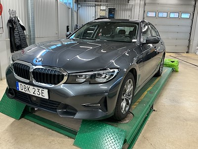 BMW 3-serie 330e Sport Line Head-Up Rattvarme Adaptiv Fart