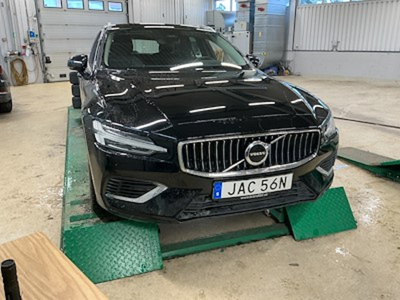 Volvo V60 Recharge T6 350hk AWD Core Edition Drag