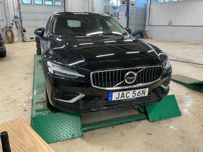 Volvo V60 Recharge T6 350hk AWD Core Edition Drag