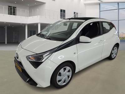 Toyota Aygo 0.9 1.0 VVT-I X-PLAY LIMITED, 2019