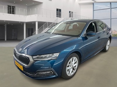 Skoda Octavia 0.9 1.0 E-TSI BUSINESS EDITION PLUS, 2022