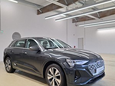 Audi Q8 50 95kwh advanced quattro 340 CV Pack Business Plus, Pack assistance City, Attelage