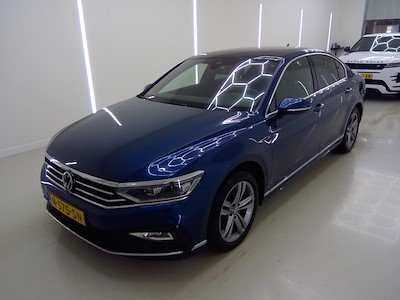 Volkswagen PASSAT 1.5 TSI 7-DSG R-Line Business+ 4d