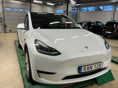 Tesla Model Y Standard Range RWD 299hk Drag
