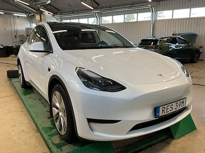 Tesla Model Y Standard Range RWD 299hk Drag