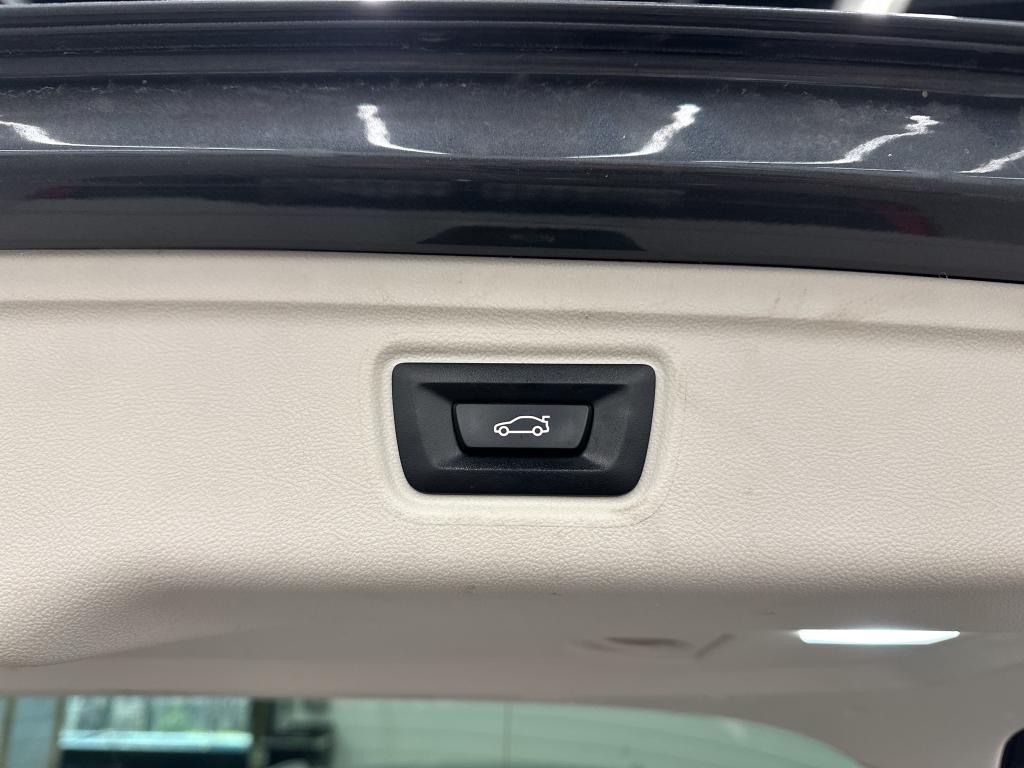 BMW Series 3 2.0 318D AUTO TOURING Essential Edition