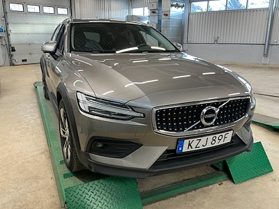 Volvo V60 cross country Cross Country B4 197hk AWD Momentum Skinn Drag