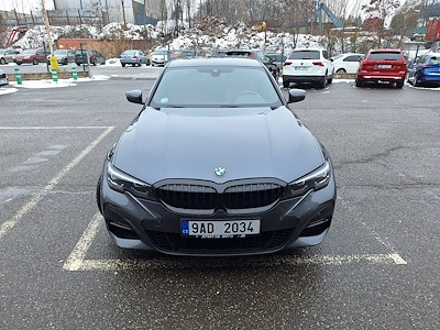 BMW 3 3.0 330d xDrive AT