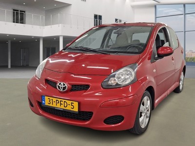 Toyota Aygo 0.9 1.0-12V ASPIRATION RED, 2011