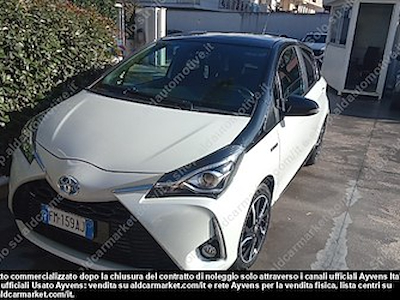 Toyota yaris 1.5 hybrid trend white -