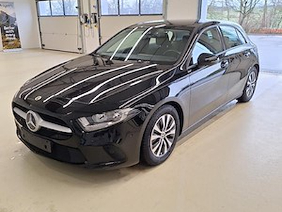 Mercedes-Benz A 180e business solutions esse 136 CV Smartphone integration; Attelage; GPS