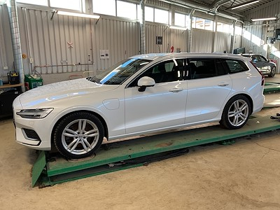 Volvo V60 Recharge T6 350hk AWD Core Edition Drag
