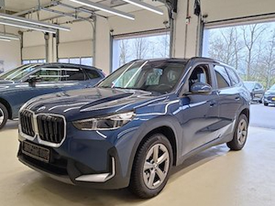 BMW X1 18d sdrive 150 CV Premium Pack; Essential Profile; Deco trim Schwarz hochglanzend; Attel