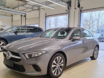 Mercedes-Benz A 250e business line 160 CV Toit pano; Widescreen cockpit; Smartphone Integration; Attelage; GPS