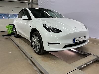Tesla Model Y Standard Range 299hk Lader