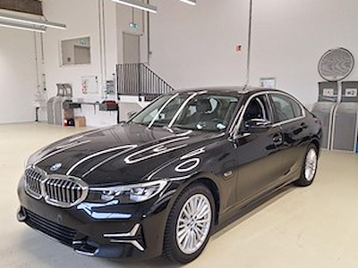 BMW 320e luxury 163 CV Packs; Business+; Park assist; Mirror; Ambient lighting; HIFI speak sys