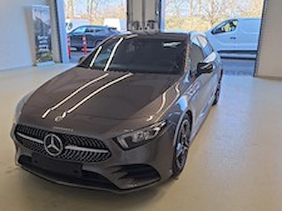 Mercedes-Benz A 200d amg 150 CV Business Solutions AMG; Smartphone Integration; GPS