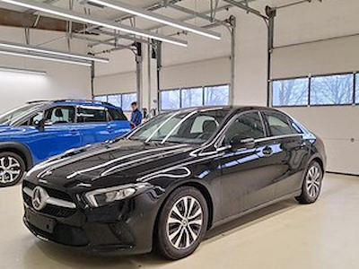 Mercedes-Benz A 180d sedan 116 CV Business Solution Plus; Camera de recul; Systeme multimedia MBUX; GPS