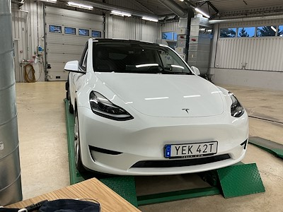 Tesla Model Y Standard Range RWD