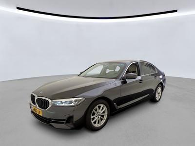 BMW 5-SERIE 1.9 520IA 184PK BUSINESS EDITION PLUS PARKING SAFETY H&K, 2023