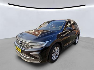 Volkswagen Tiguan 1.4 1.5 TSI 130PK LIFE BUSINESS MULTIMEDIA LEDER TREKHAAK CAMERA, 2021