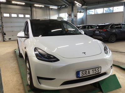 Tesla Model Y 299hk Standard Range RWD Drag