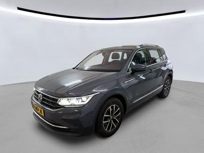 Volkswagen Tiguan 1.4 1.5 TSI 130PK LIFE BUSINESS TREKHAAK, 2021