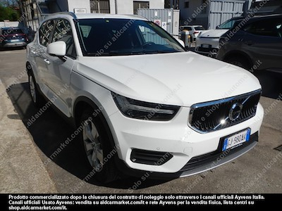 Volvo xc40 B4 awd automatico momentum -