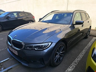 BMW 3 touring 318iA 156PK With Heated Seats &amp; Active Cruise Control &amp; Harman Kardon &amp; Parking Assistant Pack &amp; Towing Hook &amp; Pan