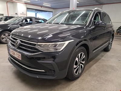 Volkswagen Tiguan VW TIGUAN TSI 130PK Active With Cargo &amp; Chrome Pack PETROL