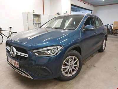 Mercedes-Benz GLA MER GLA 200 d 150PK DCT Business Solution &amp; LED &amp; Towing Hook With ESP