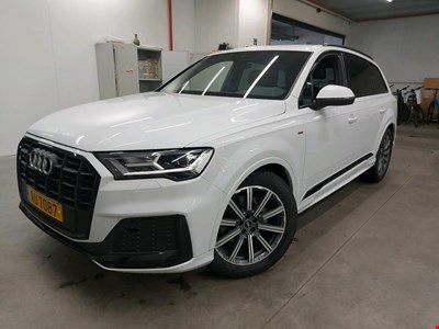 Audi Q7 AUD 50 TDI 286PK Quattro Tiptronic S line Pack Sport &amp; Four Wheel Steering &amp; Valcona Leather Heated Seats &amp; Black Style &amp; Com