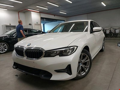 BMW 3 berline 318dA 136PK Sport Pack Business &amp; DAB &amp; PDC Front &amp; Rear
