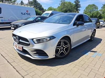 Mercedes-Benz A MER A BERLINE 180 136PK Business Solution AMG & Smartphone Integration & Pano Roof & Trailer Towing Hook PETROL