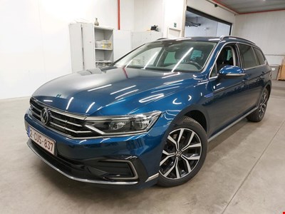 Volkswagen Passat VW PASSAT VARIANT TSI GTE 218PK DSG6 Business Pack Adventure &amp; Winter II &amp; Travel Assist &amp; Pano Roof &amp; Foldable Trailer Hook HY