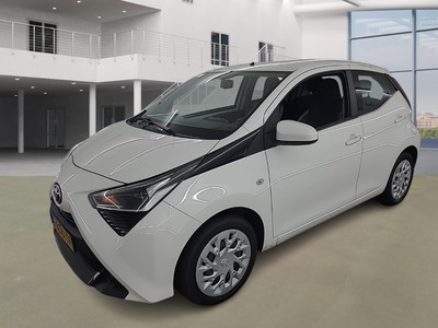 Toyota Aygo 0.9 1.0 VVT-I X-PLAY LIMITED, 2019