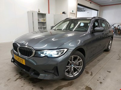 BMW 3 touring 320e 204PK Sport Pack Business Plus With Heated Seats & Heated Steering Wheel & Trailer Towing Hook & Parking Assi