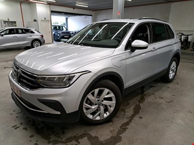 Volkswagen Tiguan VW TIGUAN 14 eHybrid 245PK DSG Life With Nav Discover Media &amp; Travel Pack &amp; Camera &amp; Pano Roof HYBRID