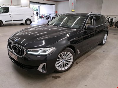 BMW 5 touring 530e xDrive 272PK Luxury Line With Dakota Sport Seats &amp; Driving Pack Pro &amp; Head Up &amp; Harman Kardon &amp; Parking Assis