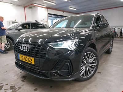 Audi Q3 AUD Q3 35 TDI 150PK STronic S line Business Edition Pack Platinum &amp; Assistance &amp; Shadow Look &amp; Rear Camera